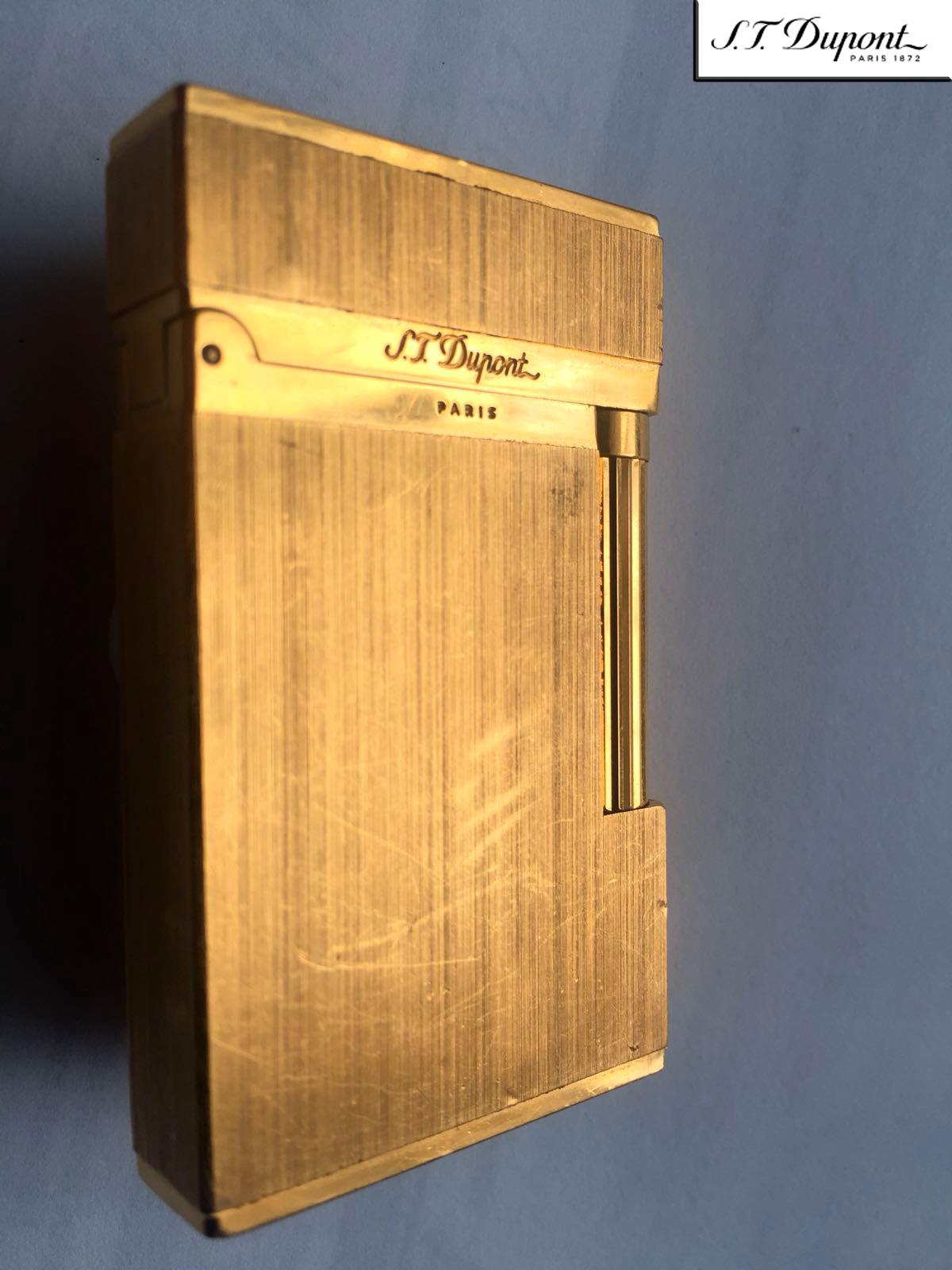 S. T. Dupont 1FKCE82 Gold Lighter.Used.  www.a2900.com  a2900 store Online. Canada. USA. S. T. Dupont 1FKCE82 Запальничка золота. Що була у використанні. S. T. Dupont 1FKCE82 Зажигалка золотая. Бывшая в употреблении. 