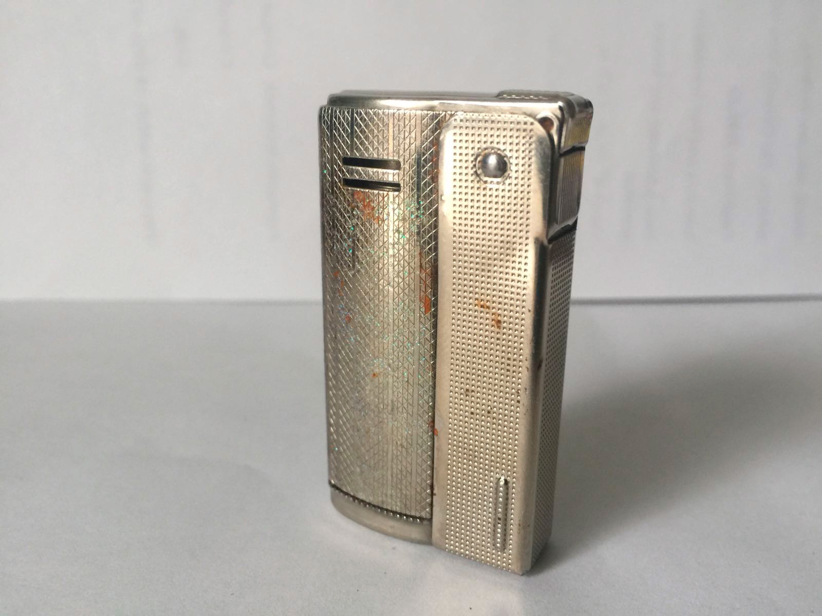  Lighter for gasoline. Austria. Used.  www.a2900.com  a2900 store Online. Canada. USA. Запальничка бензинова. Виготовлена в Австрії. Що була у використанні. Зажигалка бензиновая. Изготовлена в Австрии. Бывшая в употреблении.