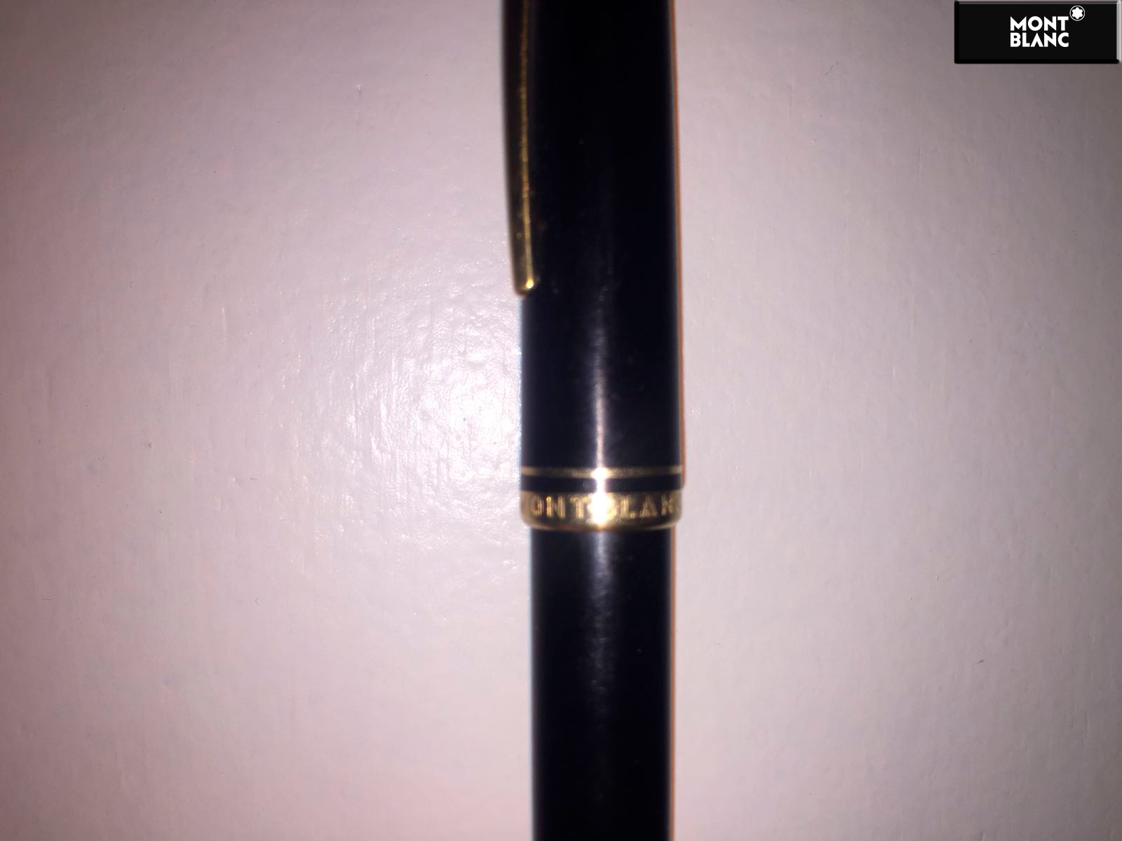 Mont Blanc Ballpoint Pens. Used.  www.a2900.com  a2900 store Online. Canada. USA. Mont Blanc Кулькової ручки. Mont Blanc Шариковые ручки.